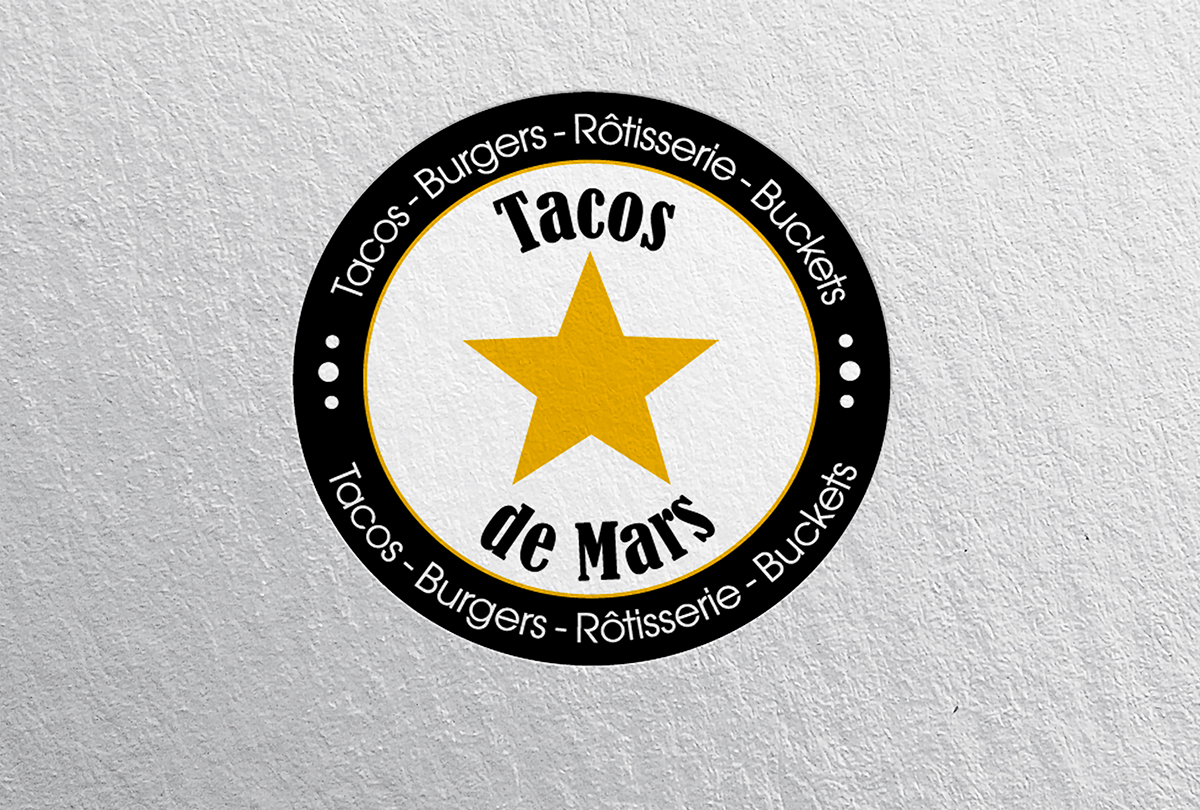 Logo rond Tacos de Mars avec une étoile jaune centrale, création de logo pour restauration rapide par Well Com Studio graphique à Albi.