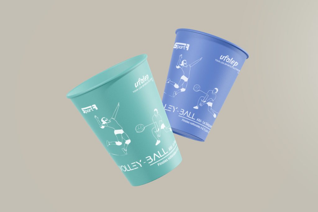 Gobelets réutilisables (Eco-cups) bleu et turquoise personnalisés pour le club de Volley-Ball Albi Le Sequestre, création d'objets publicitaires événementiels par Well Com Studio Graphique à Albi.