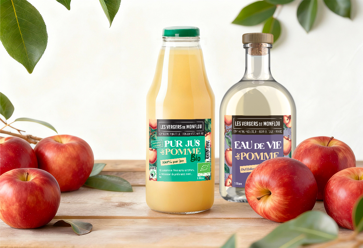 Bouteilles de Pur Jus de Pomme et Eau de Vie "Les Vergers de Monflou" présentées ensemble, création de gamme de packaging alimentaire par Well Com Studio Graphique à Albi.